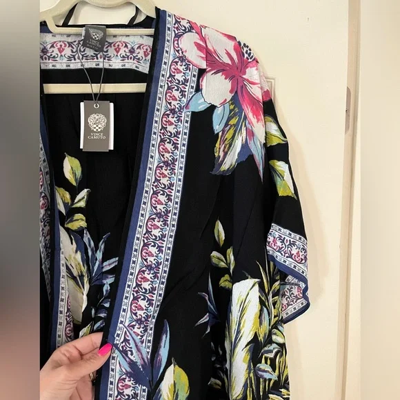 NEW! Vince Camuto Rayon Kimono Style Wrap, Ruana Black Floral OSFM - Picture 9 of 16